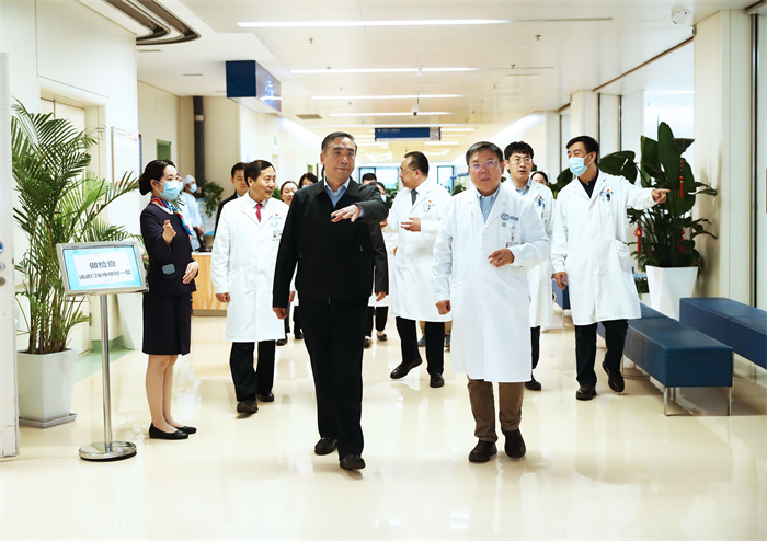 国家卫生健康委党组成员、副主任李斌一行赴北京天坛医院调研指导