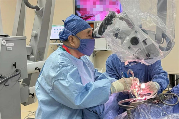 突破手术禁忌 赵继宗院士团队为86岁高龄患者切除巨大脑膜瘤
